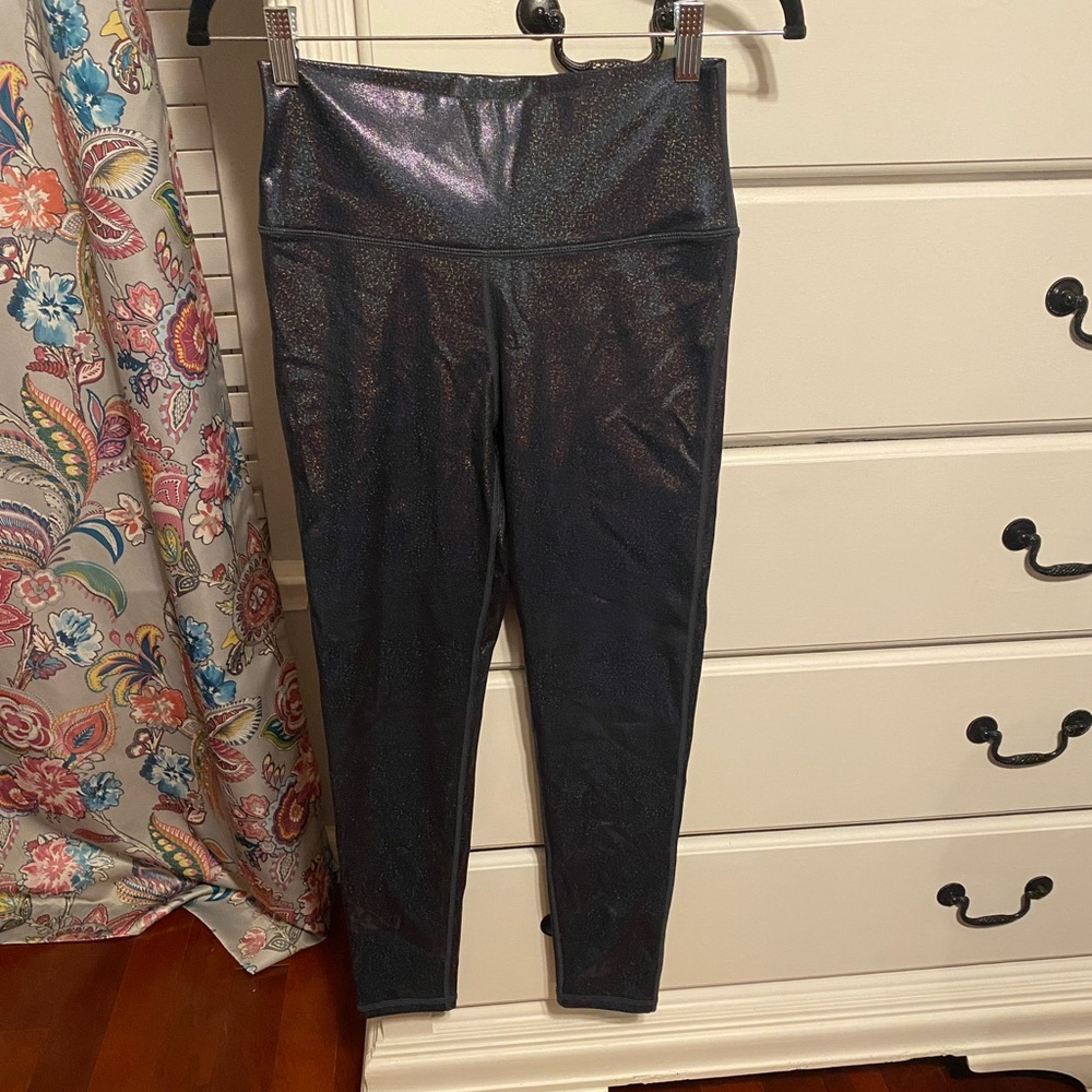 Full length leggings. Size medium. Mid rise.